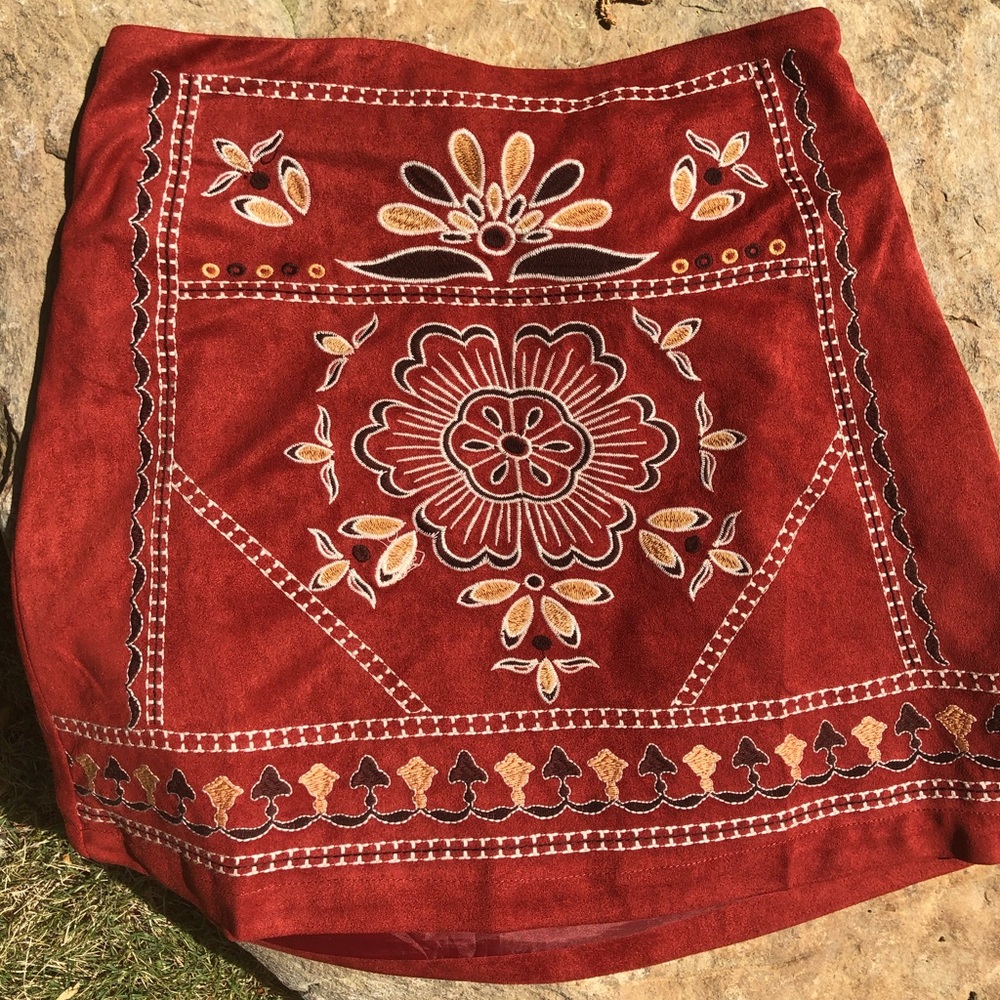 Embroidered skirt